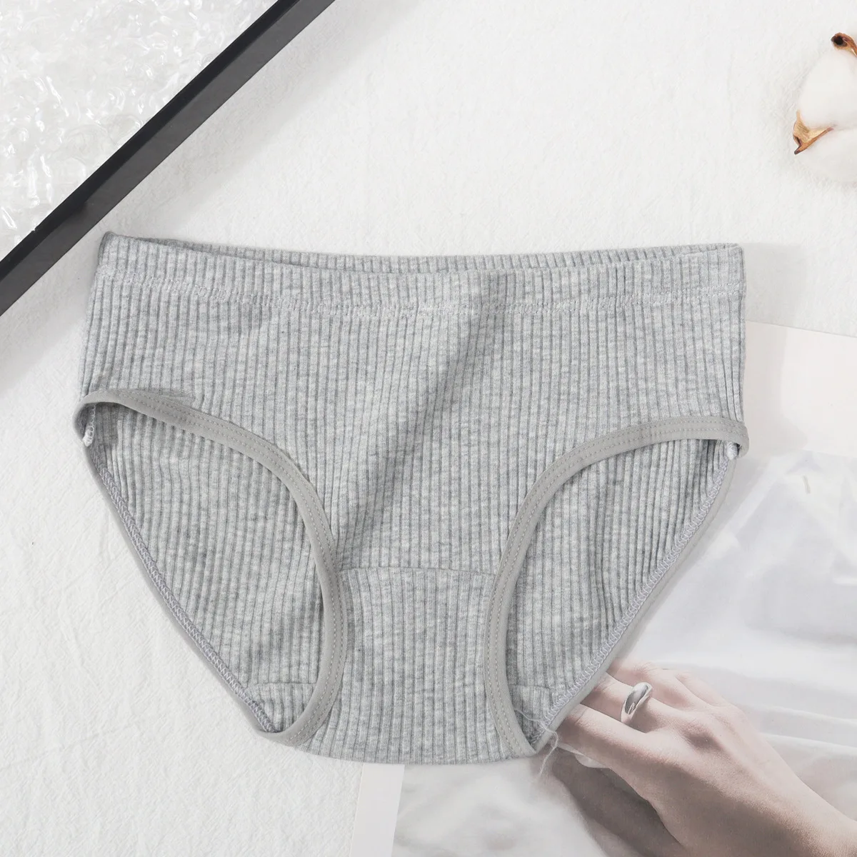 Cotton Soft and Breathable Girls' Underpants Solid Color Simple Girls' Underpants  Comfortable Children's Triangle Underpants