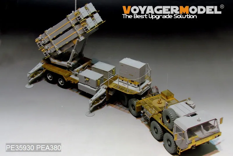 Voyager modello PE35930 1/35 Modern us M983 w/MIM-104F Patriot SAM System PAC-3 Basic (per TRUMPETER 01037)