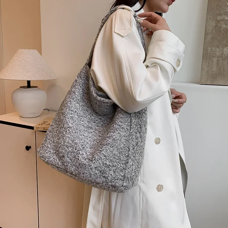 Bolso de mano de estilo perezoso para mujer, tela de lana de gran capacidad, coreano Ins2024, nuevo bolso de hombro para ir al trabajo de otoño/invierno Paket