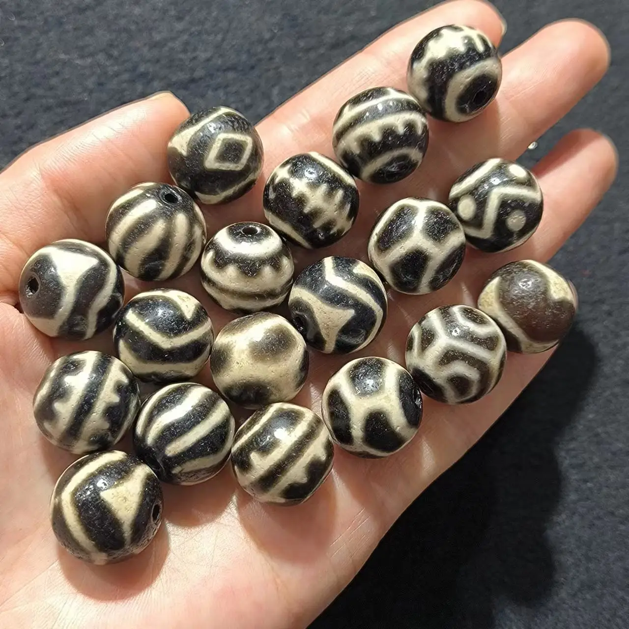 10pcs/lot natural multiple pattern agate dzi wholesale Black white melon beads 16mm Weathering lines Handmade beads Accessories