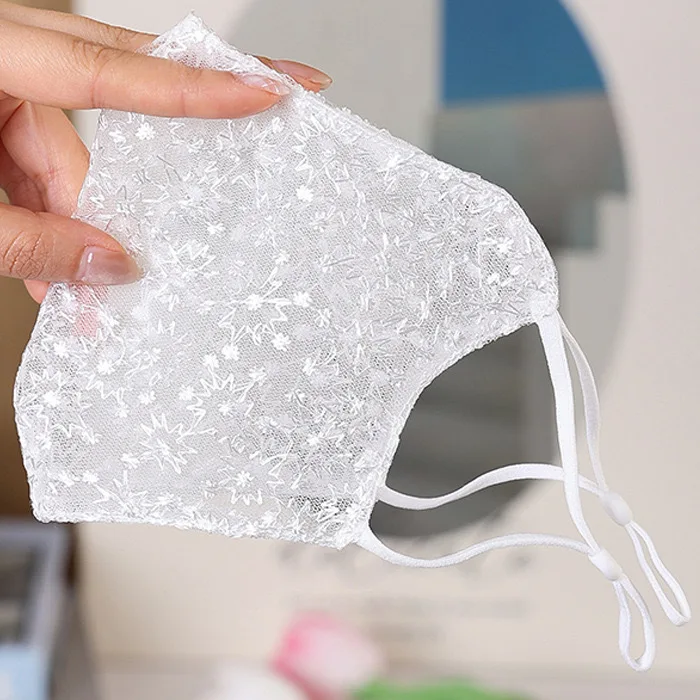 Bestickte Spitzen-Sonnenmaske für Frauen, UV-Schutz, atmungsaktiv, verstellbare Ohrschlaufe, waschbar, durchsichtige Gesichtsmaske mit winzigen Blumenmuster – Detail 6