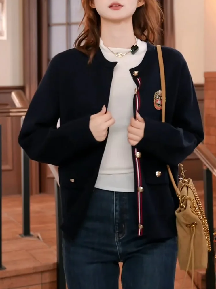 

Осенняя коллекция 2025: Универсальный вязаный кардиган-пальто большого размера, стройнящий силуэт, омолаживающий эффект, высокое качество, корейский стиль, повседневная одежда