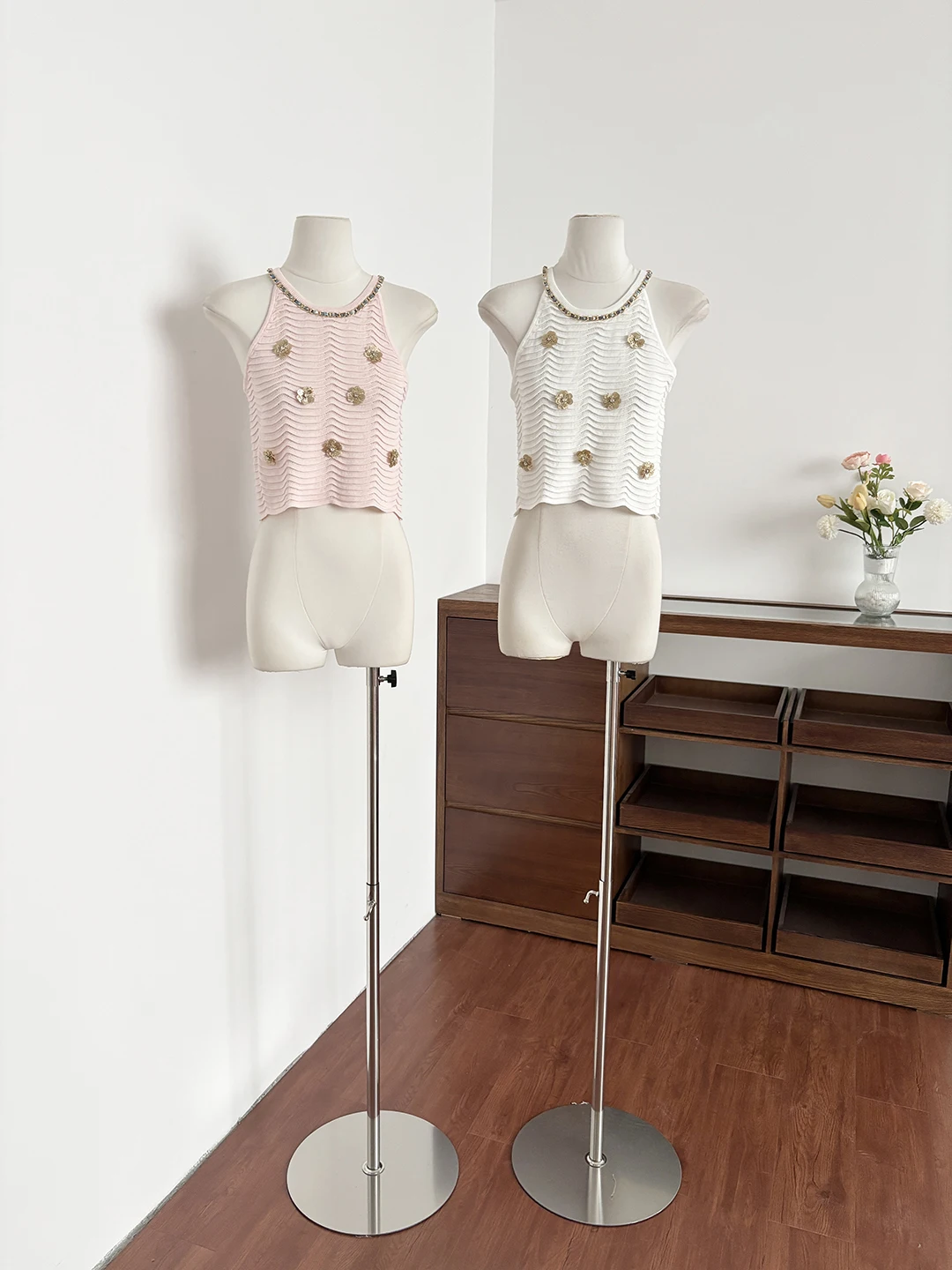 Elegant Knitted Neckline Vest Women's Sleeveless Slim Fit Top Summer 2026 Fashion Versatile Polyester Fiber Short Length