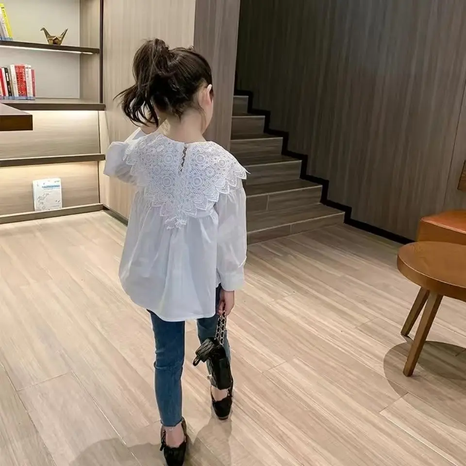 قميص بناتي جديد لعام 2026 بياقة من الدانتيل لربيع وخريف قميص من القطن الخالص على شكل دمية للأطفال بأكمام طويلة بيضاء #3