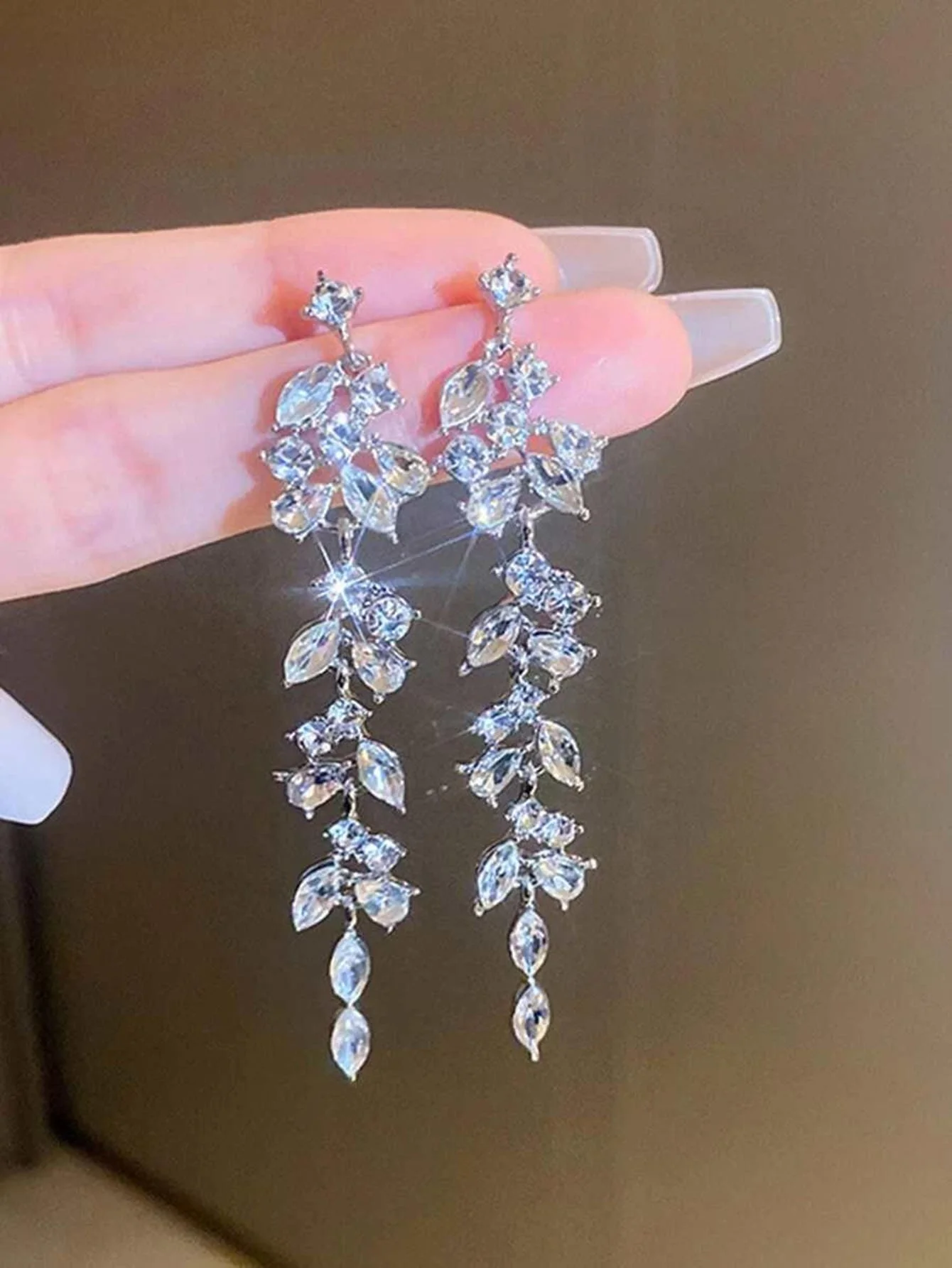 

Elegant Long Crystal Leaf Dangle Earrings for Women, Sparkling Statement Jewelry for Parties & Weddings