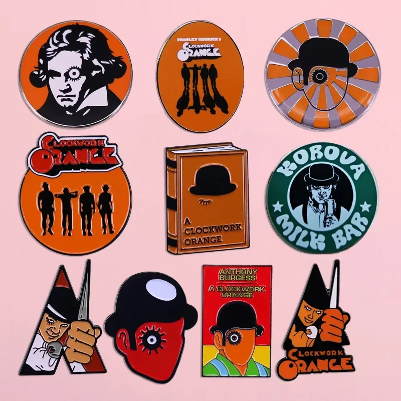 Película de terror, Pin esmaltado naranja con mecanismo de relojería, insignia Retro de los años 70, accesorios de joyería para amantes de la película, regalo