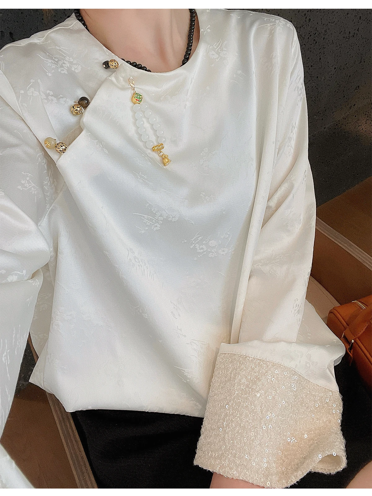 

Женская атласная блузка Love Devil Fi с пайетками, миди-длина, свободный крой, яркая, весна 2026, в традиционном китайском стиле, с длинными рукавами