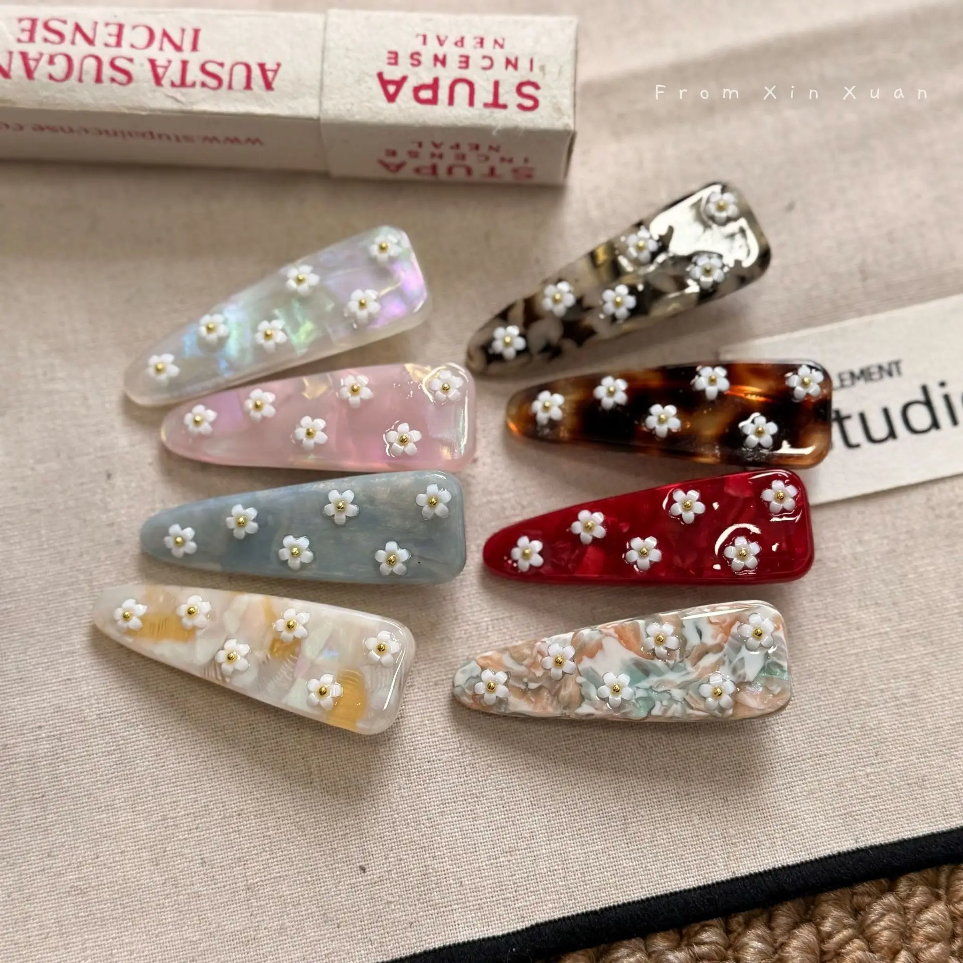 

1 шт. Корейская заколка для волос из ацетата с цветочным узором, треугольная, с желейной текстурой, для женщин, для челки и мелких прядей, нескользящая, для повседневного использования