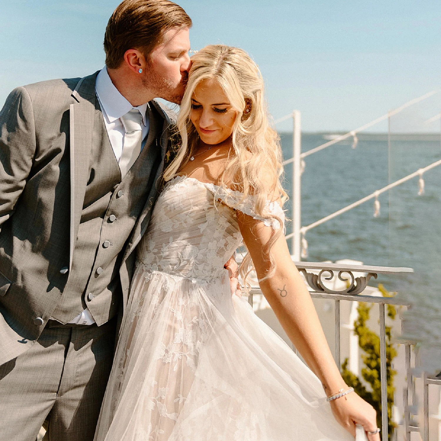 Romantische Kant Sweetheart Echte Foto's Trouwjurk Off Schouder Hoge Split Cross Zachte Tule Aangepaste Big Size Bruidsjurken