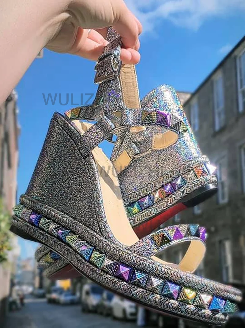 

Silver Scale Pattern Wedge Heel Sandals Women Platform Heels Flat Open Buckle Sequin New Diamond Shoe Summer Rome Bling Graffiti