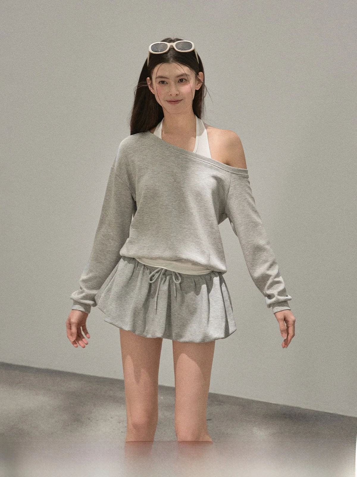 

Свободный длинный топ-футболка женский с открытыми плечами, однотонный, осенний, красивый, повседневный, модный