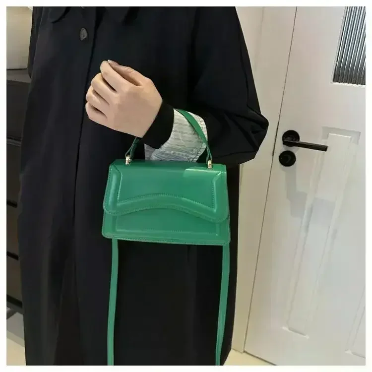 Hochwertige PU-Leder-Handtasche, Damen-Umhängetasche, einfarbig, Schultertasche, Crossbody-Tasche, kleine Tragetasche für Damen und Mädchen – Detail 14