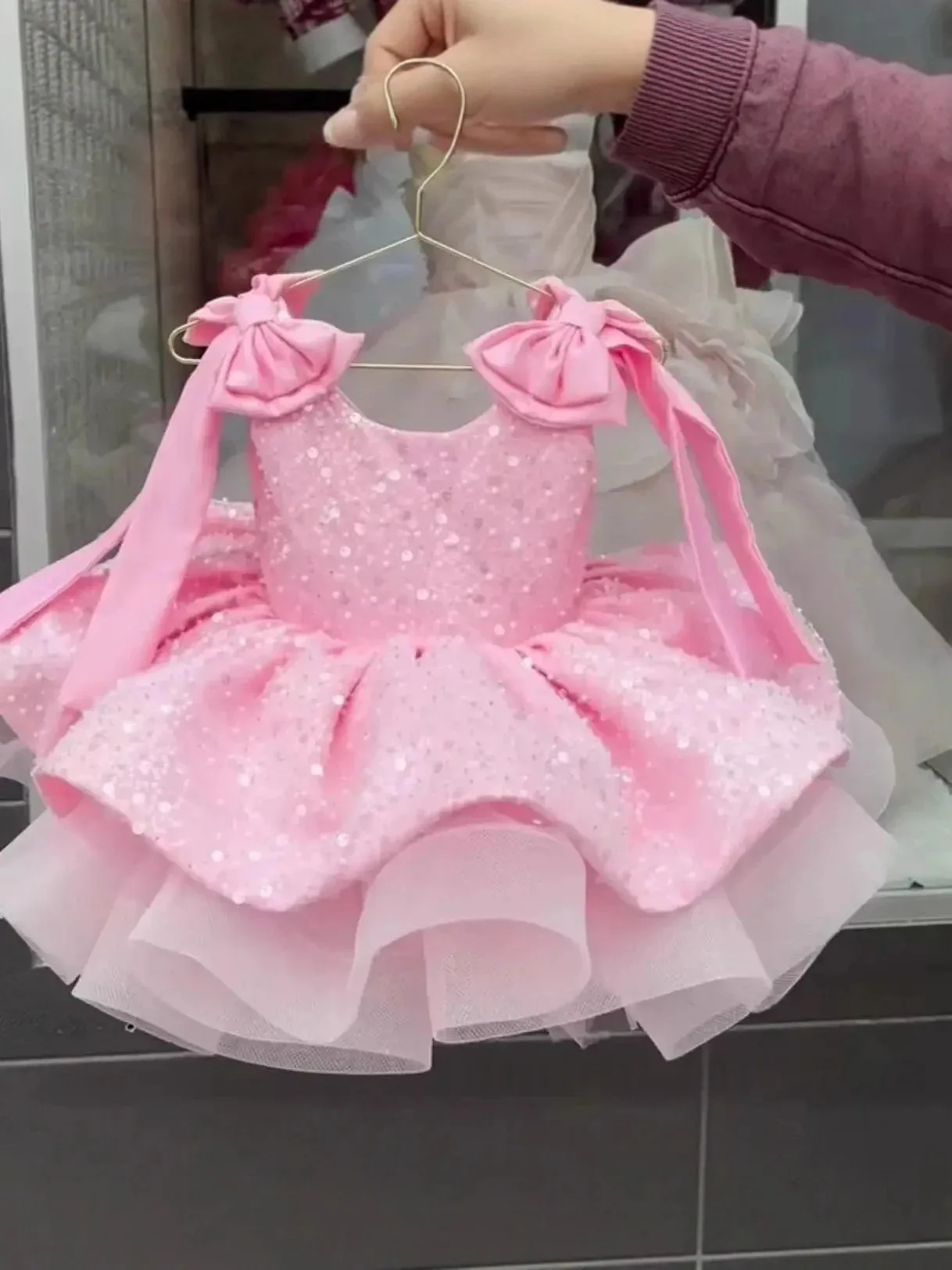 Fioletowe sukienki dla dziewczynek z cekinami, sukienki na przyjęcie urodzinowe dla dziewczynek z kokardami, urocze sukienki balowe dla niemowląt i dzieci z koralikami do sesji zdjęciowych.