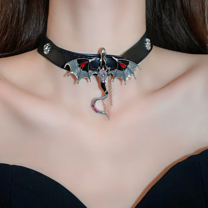 Collana gotica gioielli per le donne Goth Fly Dragon pendenti collane Crystal Choker Girls Punk Statement collana catena clavicola