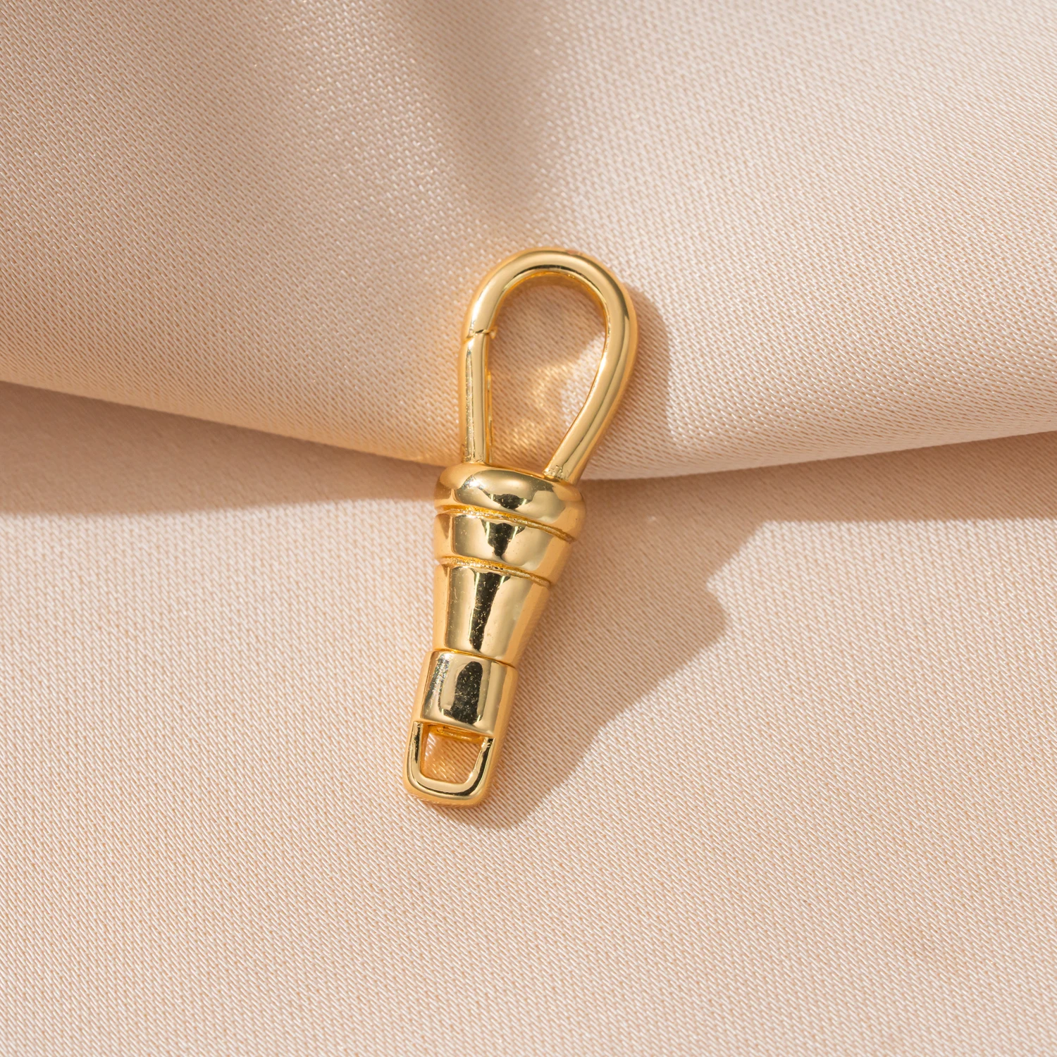 2 Stück 18K Gold Karabinerverschlüsse, Hochwertige Unregelmäßige Herzverschlüsse, Haken, Verbinder für DIY Ohrringe, Halsketten, Schmuckherstellungsmaterialien – Detail 4