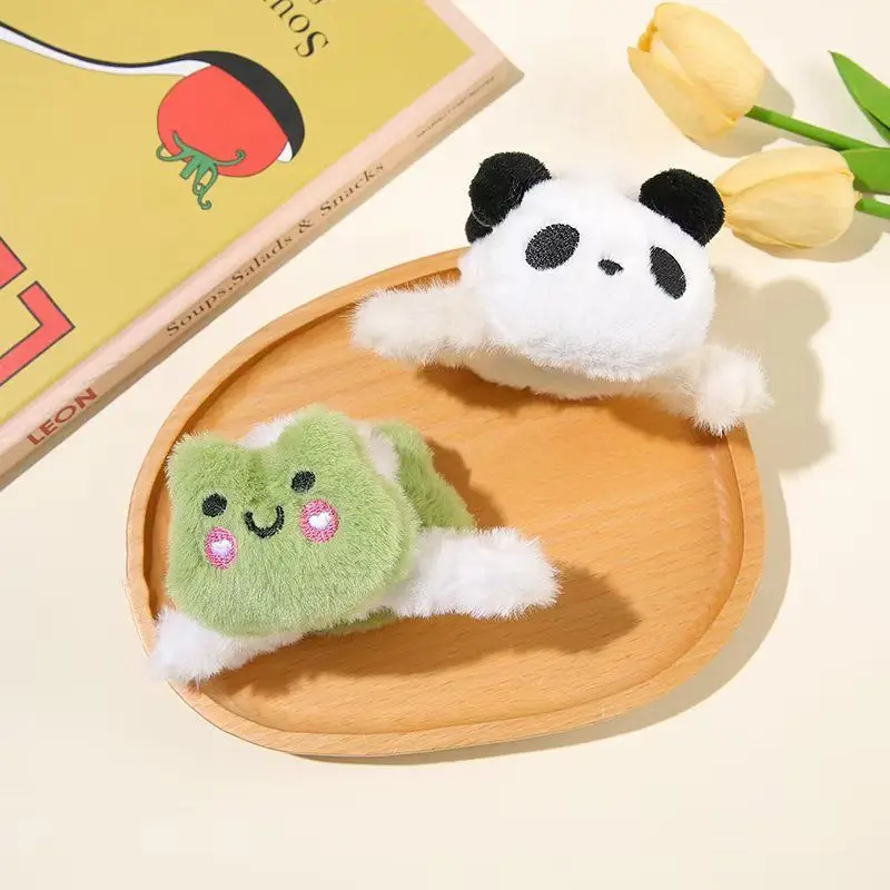 1 clip de pelo de felpa de alta gama para otoño e invierno, clip de garra de rana panda de dibujos animados lindo, accesorio para el cabello con clip de tiburón