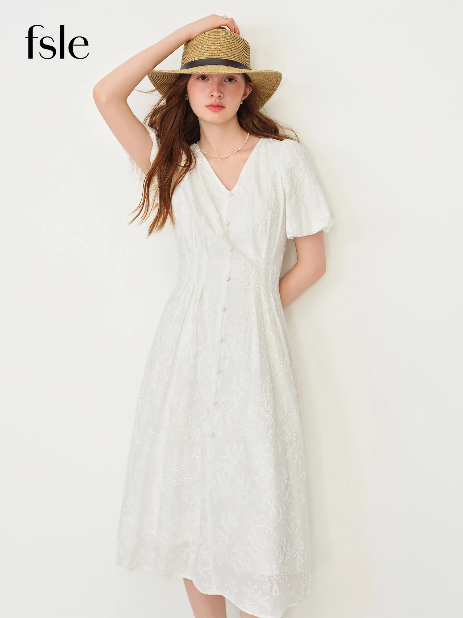 Image of FSLE Damen Französisches V-Ausschnitt Kleid mit Textur und Taillenbetonung, Neu 2026 Sommer Besticktes Midikleid Weiß Temperamentvoll