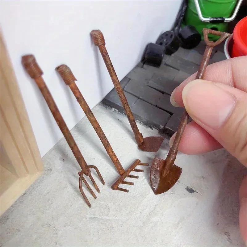 4Pcs/Pack Miniature Garden Tools Ornaments Rusty Metal Crafts Gardening Rusted Tool Set Garden Accessories