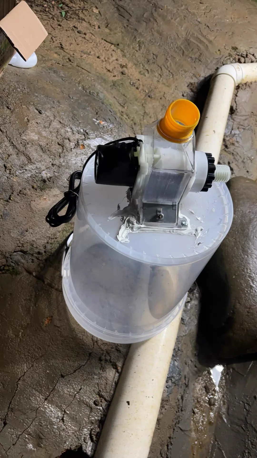 Solar Powered 12V Automatic Timed Feeding Device Corn Seeder And Feeder for Farm Animal Care Feeding equipment