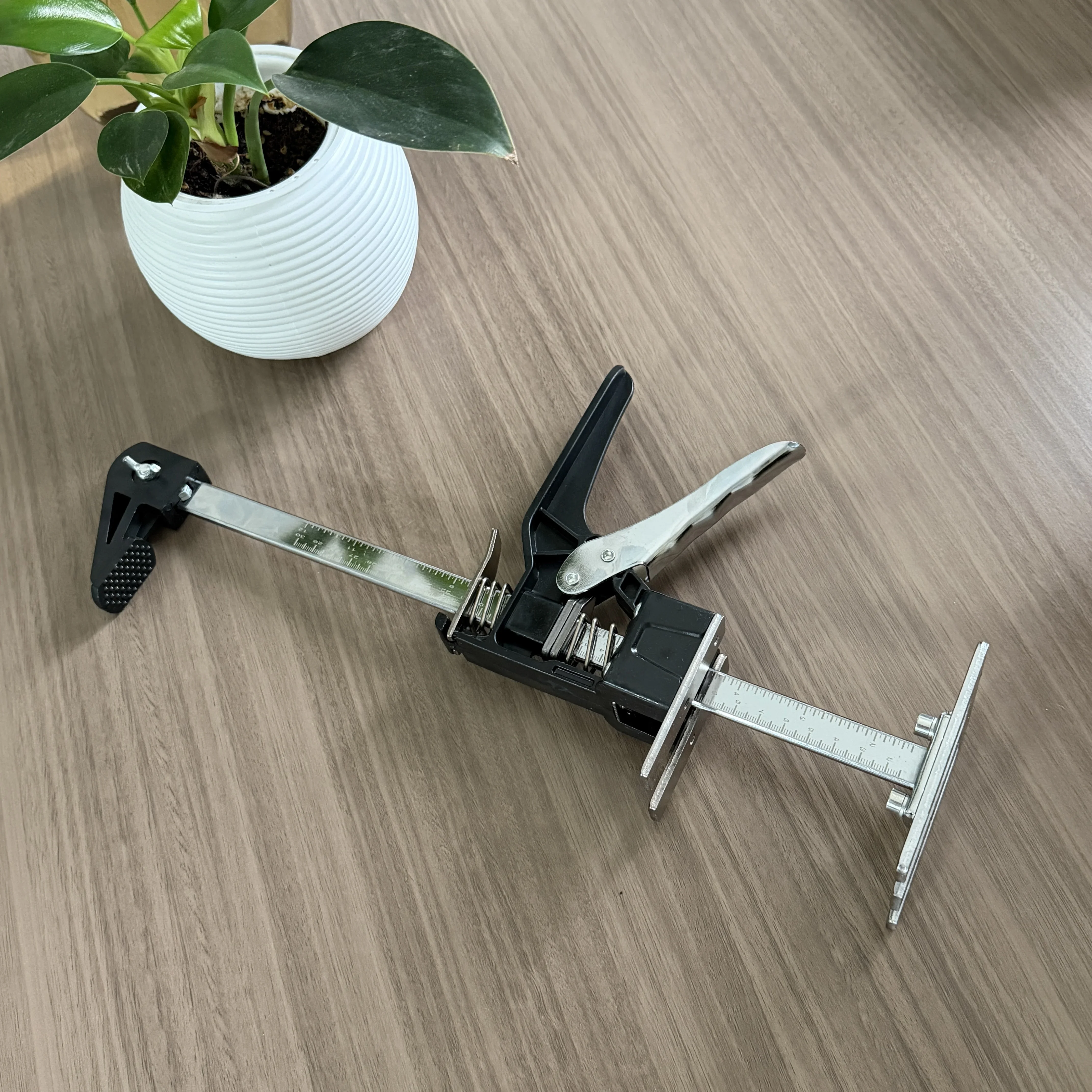 Labor Saving Arm Jack Elevator 12 Inch Drywall Lift Wall Tile Locator 0-145 mm Height Adjuster Multi-Function Cabinet Jack Board