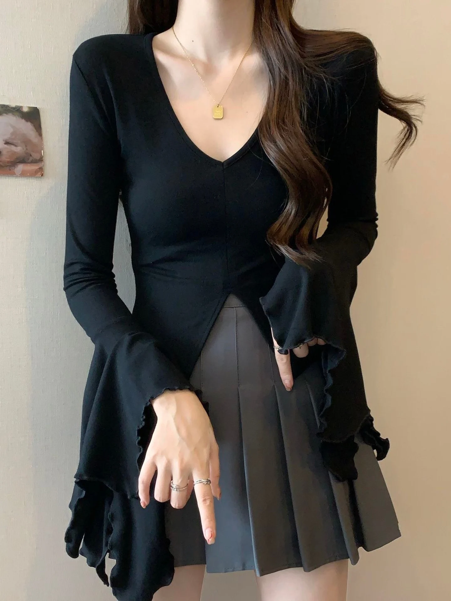 Slim Fit Long Sleeve V-Neck Bell Sleeve T-Shirt Women's Fashionable Trendy Girl Autumn New Style Design Sense Open Split Top