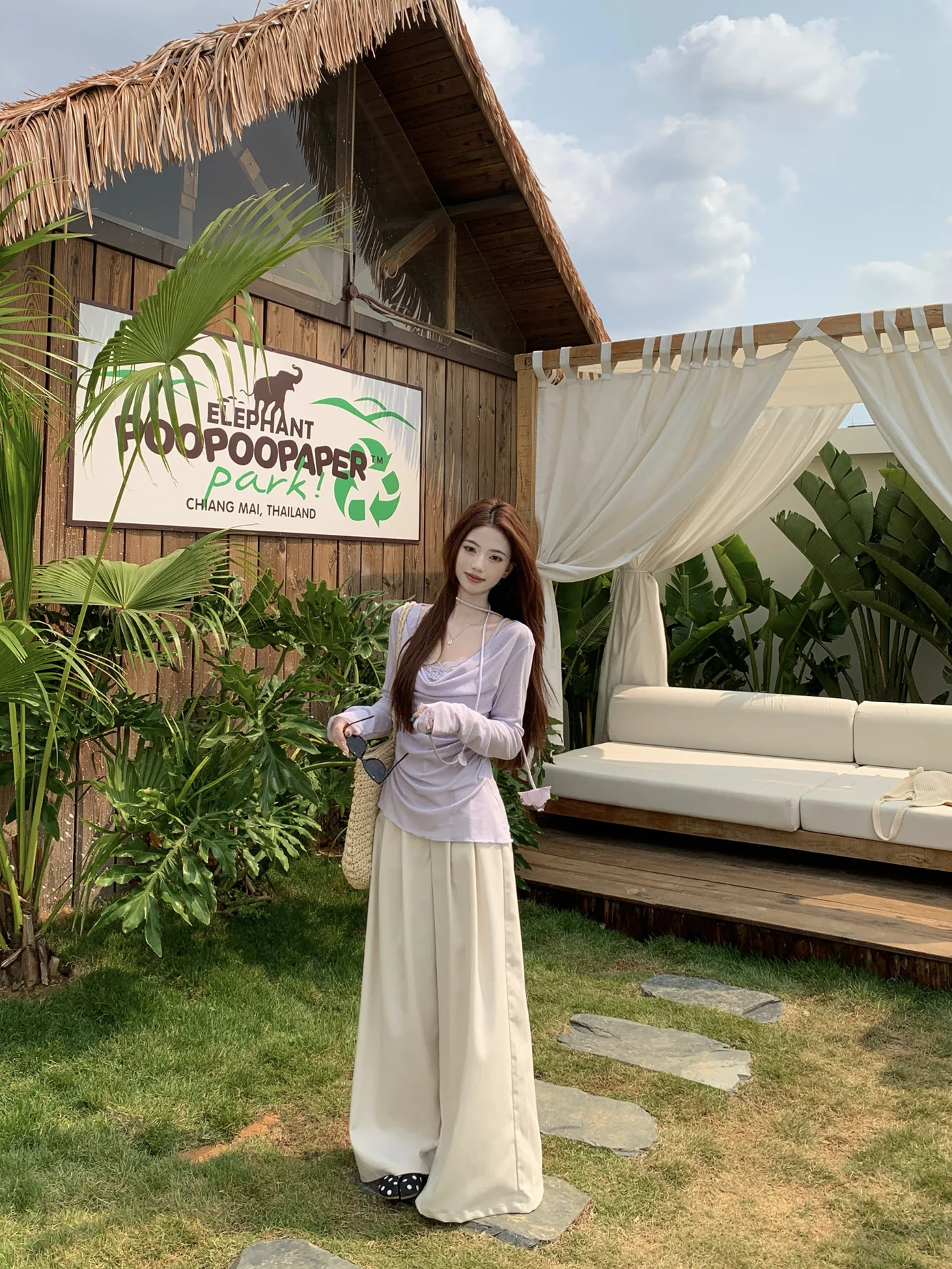 

Комплект из двух предметов: футболка с длинным рукавом и кружевными вставками Kiumikumi и свободные повседневные брюки с высокой талией. Летний модный наряд.