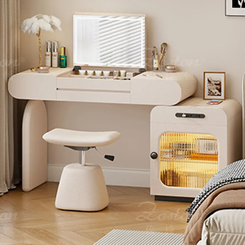 Unique Creative Van…