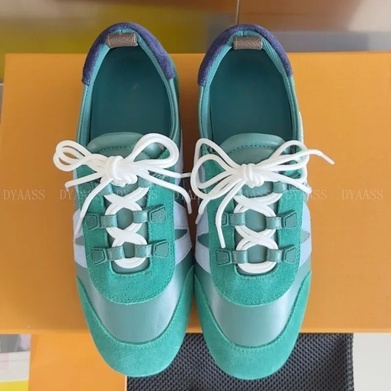 2025 موضة النساء أحذية رياضية مسطحة جلدية بسيطة تألق الخرز الترتر الراحة دائم أحذية مشي اليومية حذاء بدون كعب الرياضة