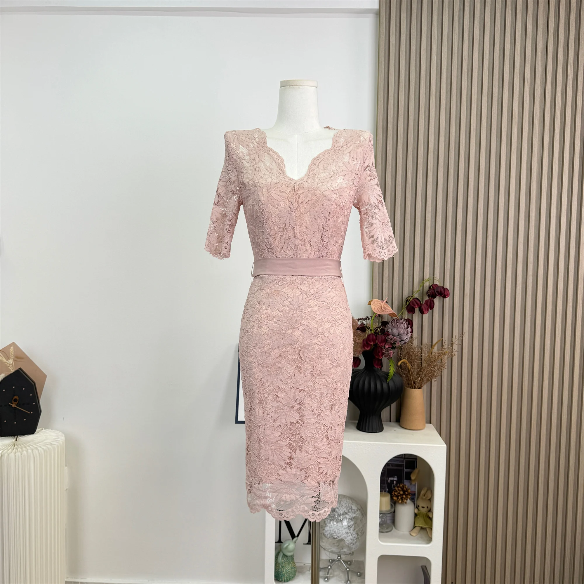 

Soft Body Shape Outlined Pink Lace Dress Princess Sleeve V Collar Midi Skirt Custom Dyeing Feminine Elegant Women's Dress