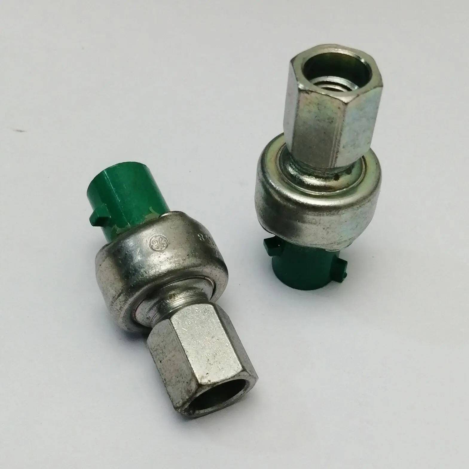 

1676787C1 High Voltage Cut-off Switch Sensor for Navistar Truck 1676787-C1 71R-6183