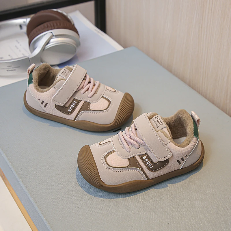 2025 أحذية مشي بتصميم عصري للأطفال أحذية رياضية مضادة للانزلاق أحذية كاجوال للأولاد والبنات أحذية رياضية للفصول الأربعة #1