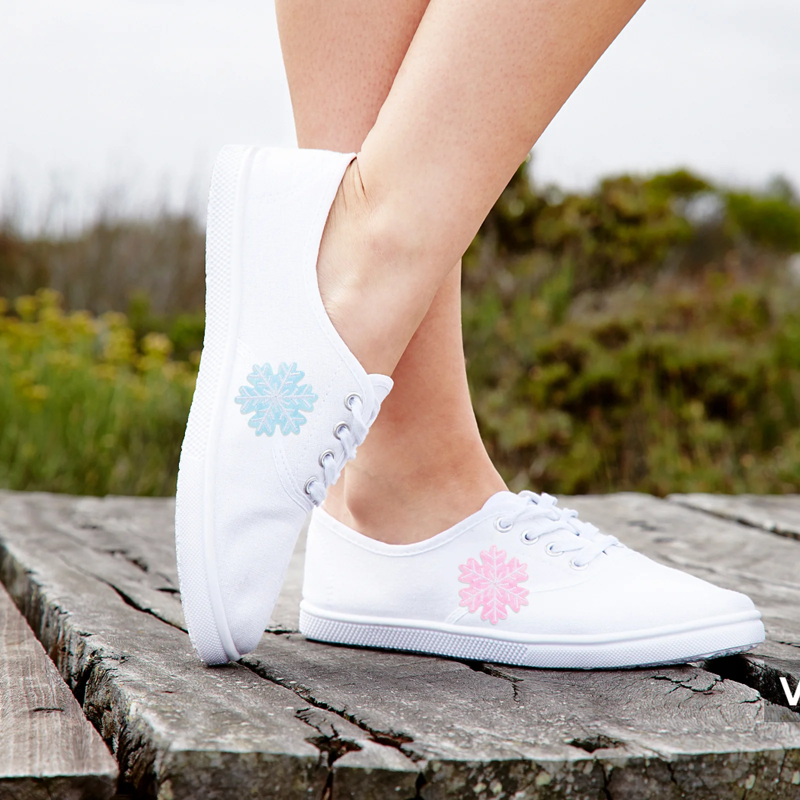 

60Pcs Pink Snowflake Patches Christmas Embroidered Appliques for Garments Accessories DIY Decorative Patch Craft Sewing Repair