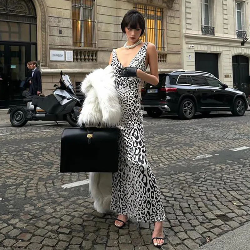 2025 Vrouwen Luipaard Print Satijn V-hals Jarretel Backless Jurk Sexy Hot Girl Slim Lady Party Streetwear Jurken