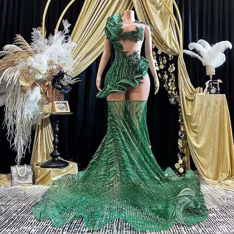 emerald green hoco dress Spaghetti Straps Satin Tight Homecoming Movousdress With a cowl neckline and double spaghetti straps Emerald Green Homecoming Dresses Lace