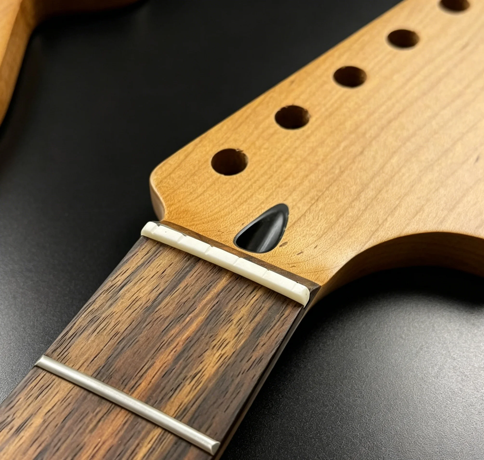 Big Head ST Strat Guitar Neck Roasted Maple 22 Fret Rosewood Fingerboard With Back Carbon Fiber Stabilizing Bar Guitar Building view 2