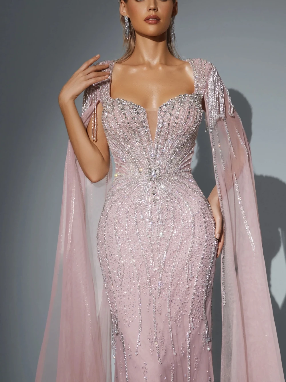 

Elegant Blush Pink Glitter Evening Dress Popular Cape Sleeves Customized Cocktail Gown Charming Mermaid Crystals Tassel Wear