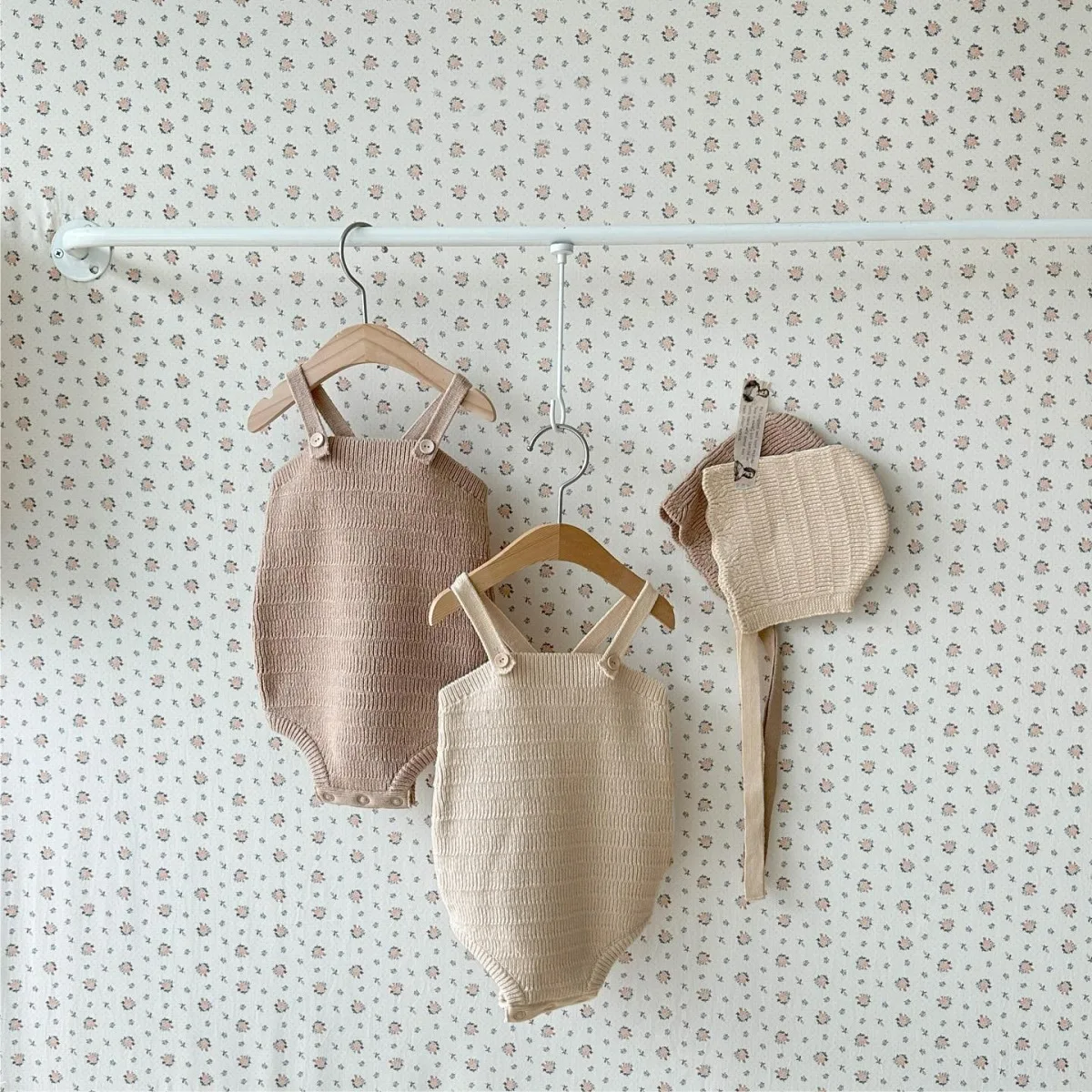 2026 Autumn New Baby Sleeveless Knitted Bodysuit + Hat Infant Boy Girl Vintage Strap Jumpsuit Solid Newborn Clothes 0-24M
