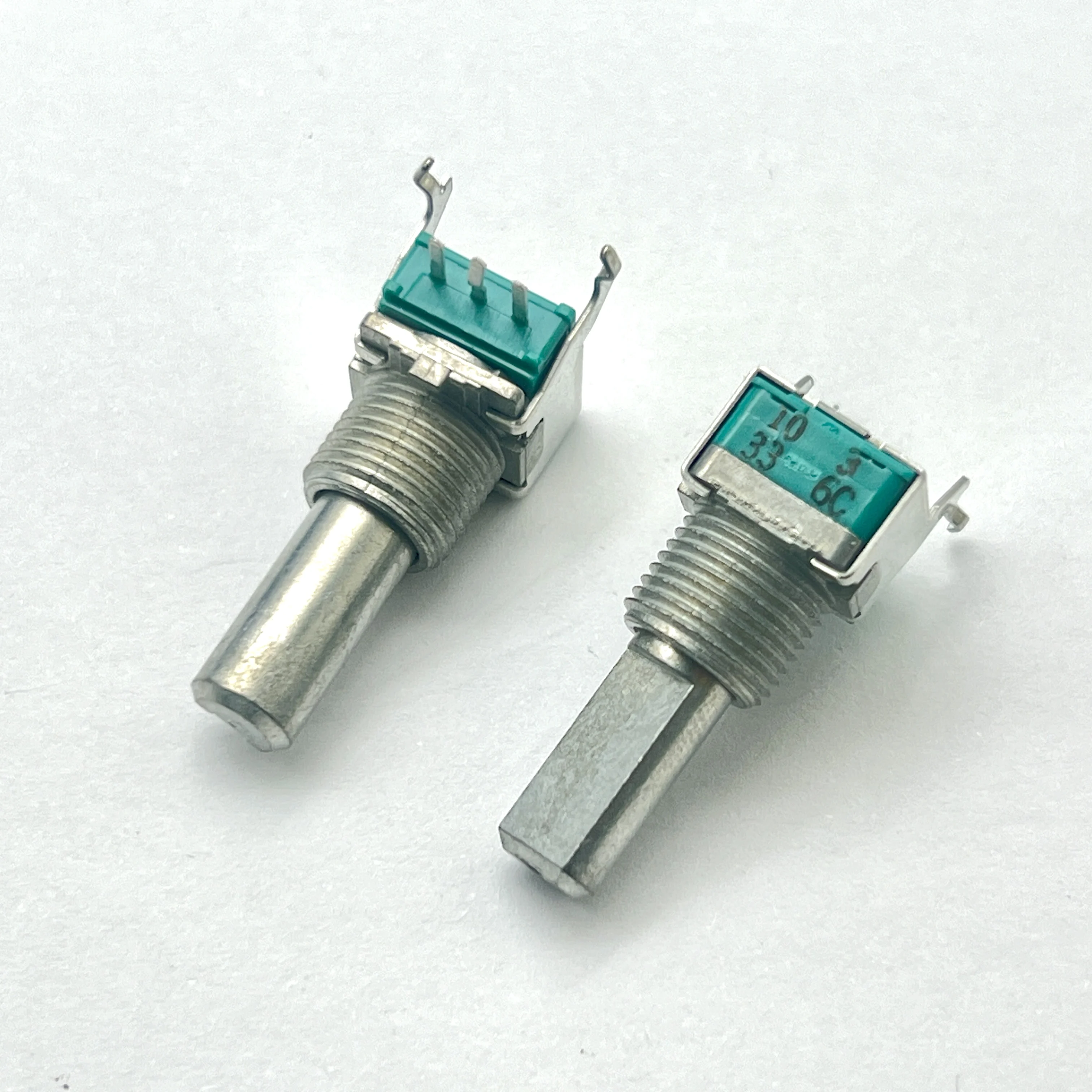 1pieces of Japan original ALPS RK09L1120 precision potentiometer single link 103 handle length 20mm