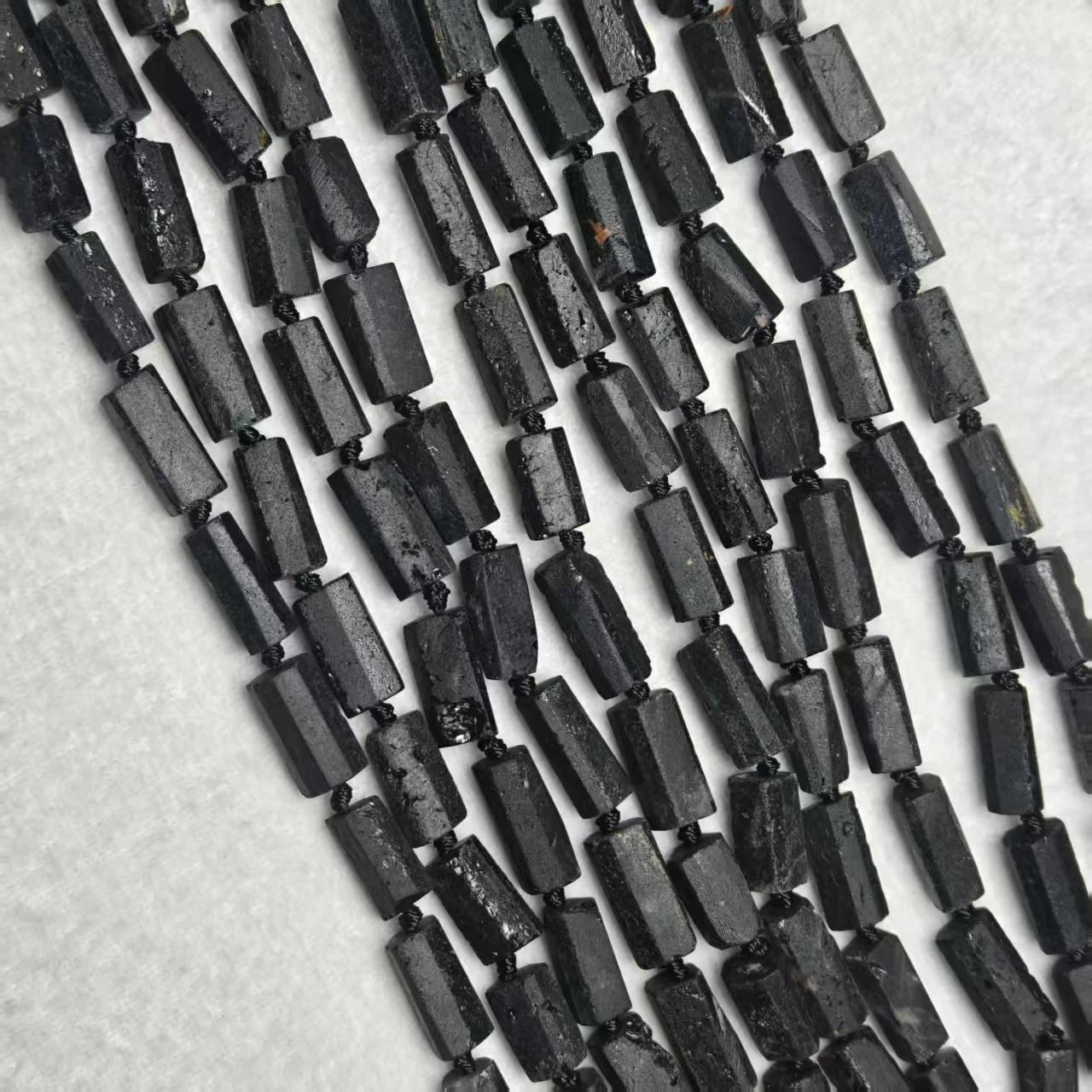Natürliche Mattschwarze Turmalin-Schleifperlen, Zylindrische Lose Perlen mit Geradem Loch für DIY Armband- und Halskettenzubehör – Detail 6