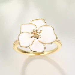 Huitan Aesthetic White Flower Rings for Women Graceful Wedding Band Delicate Finger Jewelry with Shiny Zirconia Chic Accessories