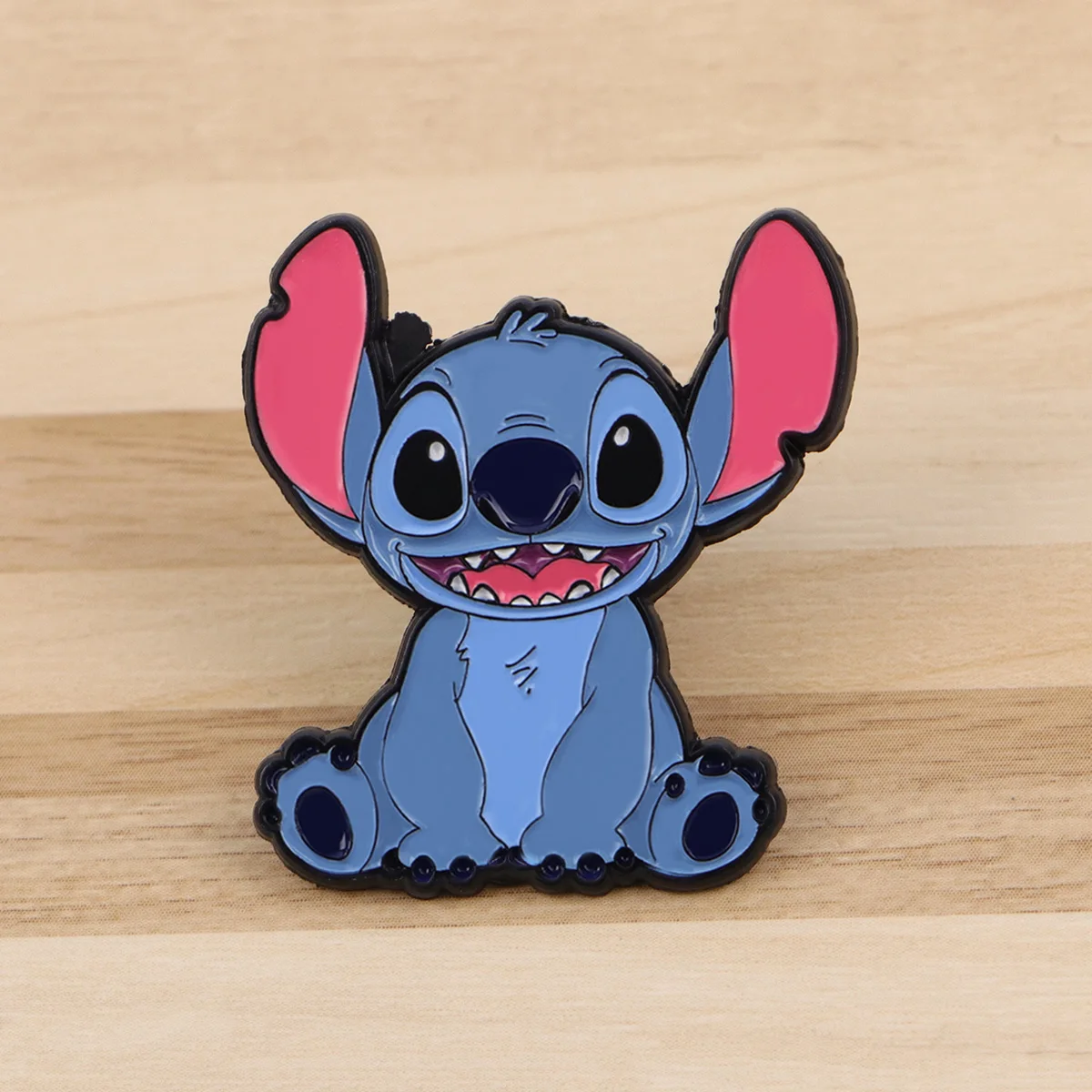 لطيف أنيمي غرزة المينا دبابيس الأزرق شخصيات كرتونية بروش التلبيب شارة بدبوس على ظهره الملابس والاكسسوارات هدايا مجوهرات الأزياء