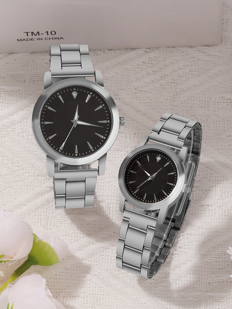 4pcs Fashionable and Simple Disc Steel Strip Quartz Watch Set with Love Necklace Set for Couples