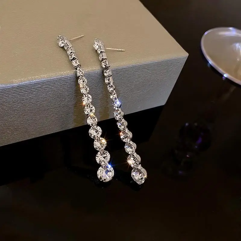 Luxuryinlaid Rhinestones Dangle Earrings For Women 2024 New Fashion Stylish Simple Drop Earring Silver Needle Charms Jewelry
