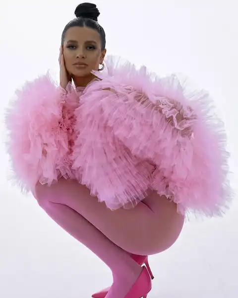 Růžová volánová tylová krátká dámská bunda s dlouhým rukávem a nafouknutým potiskem, dámský svrchní kabát - náhled 2