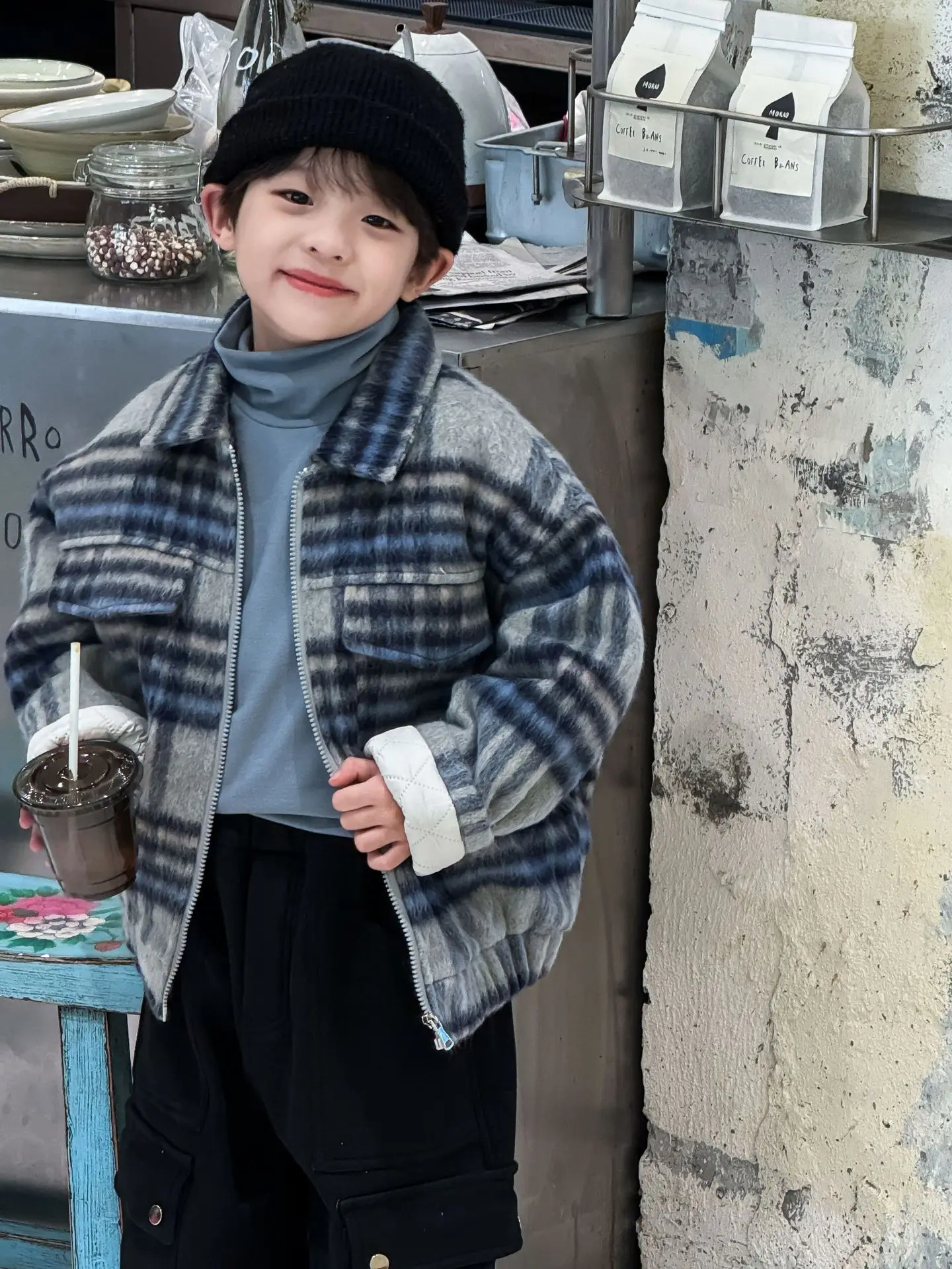 

Autumn and winter Korean children's clothing, small and medium-sized boys' blue checkered thick cotton jacket short coat jacket