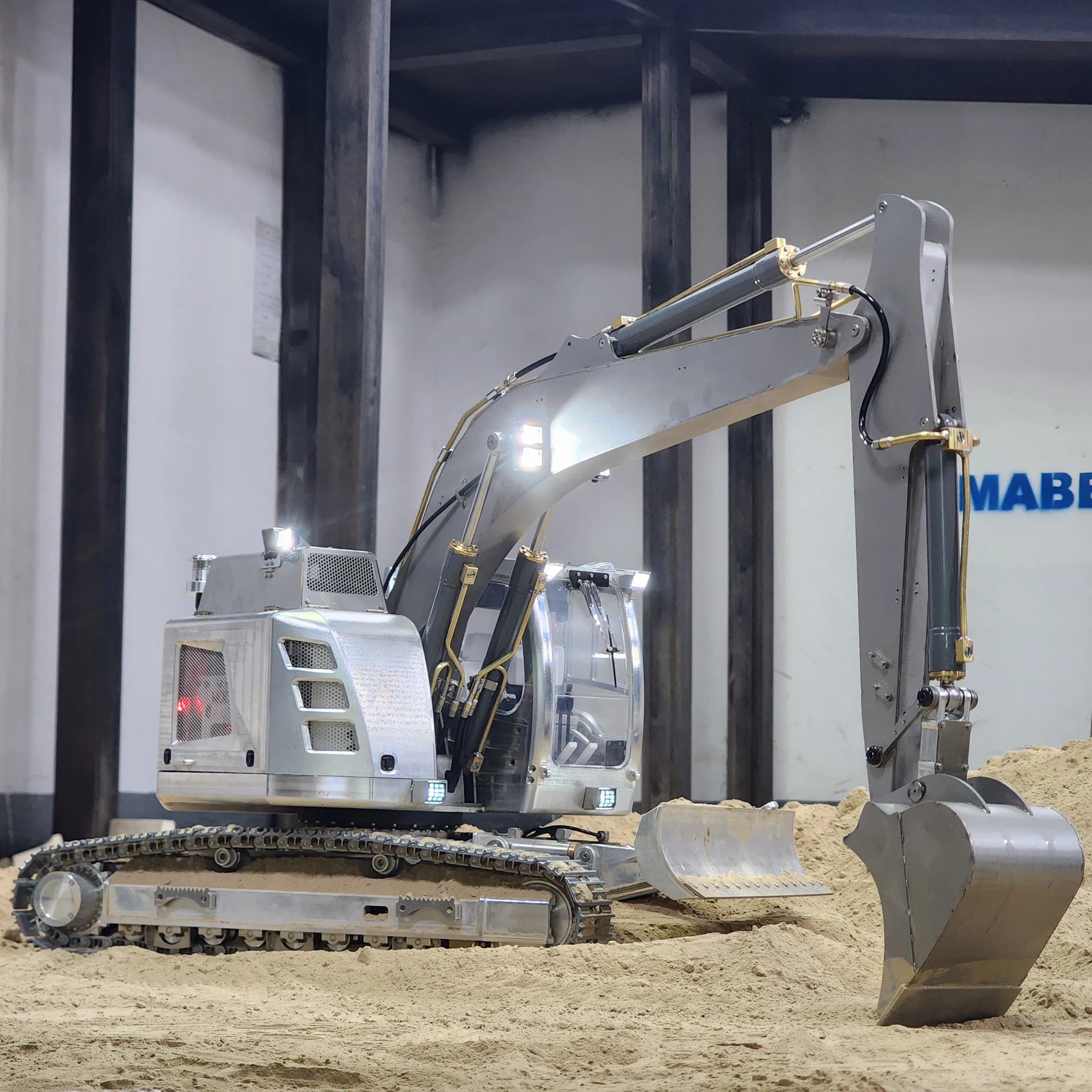 

1/14 926 RC Гидравлический экскаватор Металлический RTR Экскаватор с дистанционным управлением и 4-ходовым реверсивным клапаном Модель звуковой световой системы для взрослых