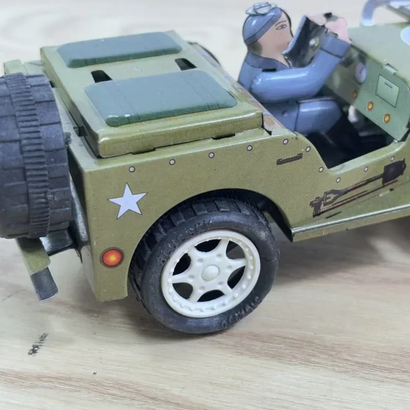 Jeep Modello di auto Collezione di giocattoli meccanici Retro Wind Up Toy Tin in metallo Il giocattolo a orologeria Figure Modello Regalo per bambini