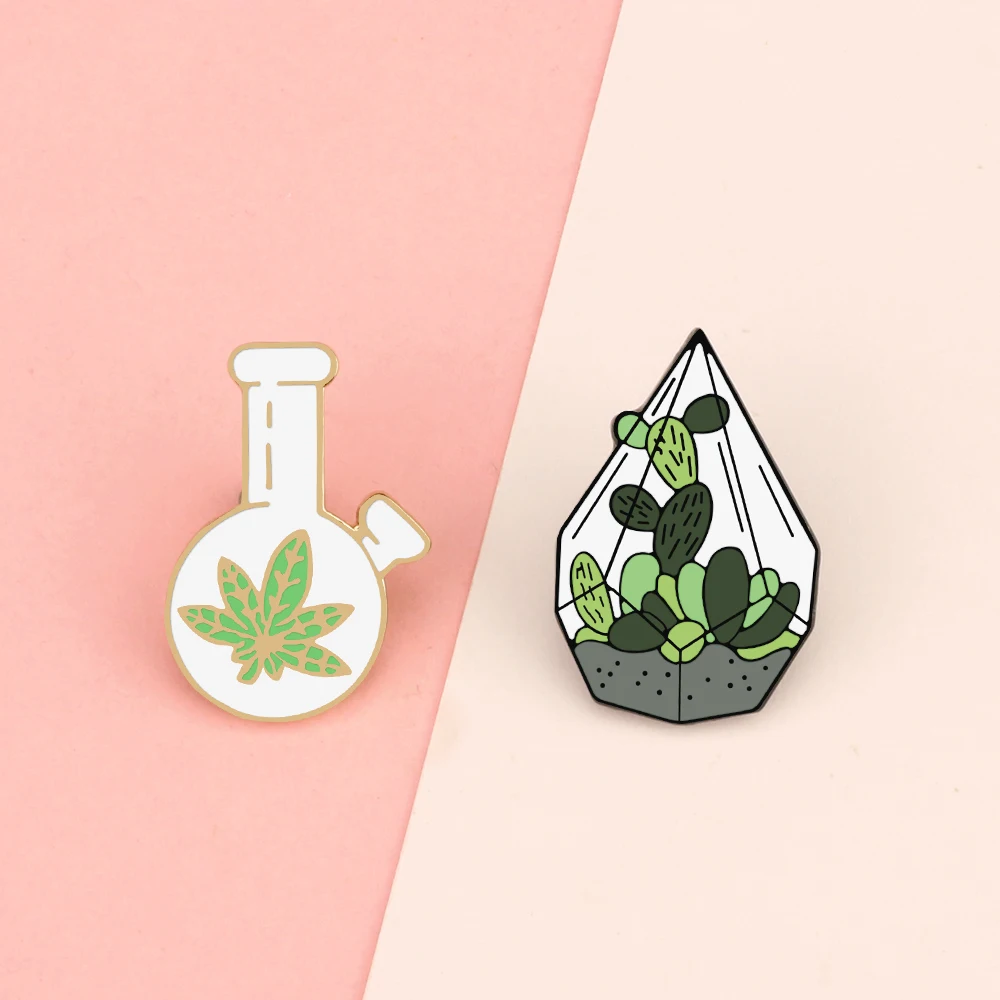 Fashion Plant Brooches Enamel Pins Cute Stylish Green Cacti Maple Leaf Lapel Badges Denim Bages Clothes School Kid Gift Wholsale