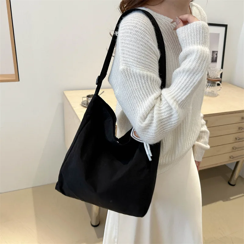 

2024 New College Student Leisure Class, Large Capacity Multifunctional, Artistic Simplicity, Women's Shoulder Bag