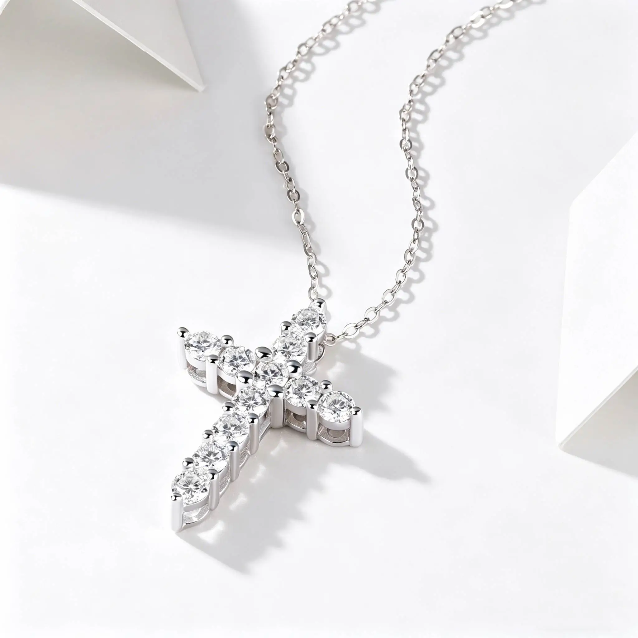 

Moissanite Cross Necklace S925 Sterling Silver Shiny Pendant Necklace Women's Party Wedding Exquisite Jewelry Gift